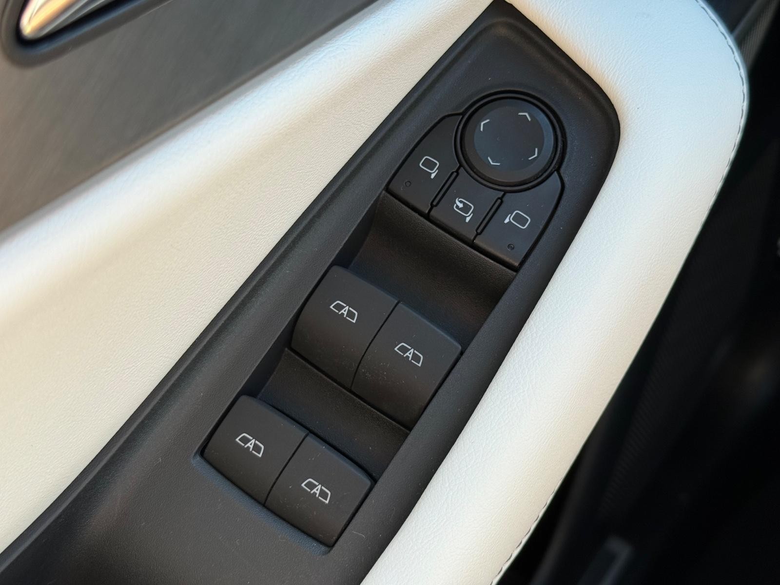 Acura ZDX Vehicle Image 17