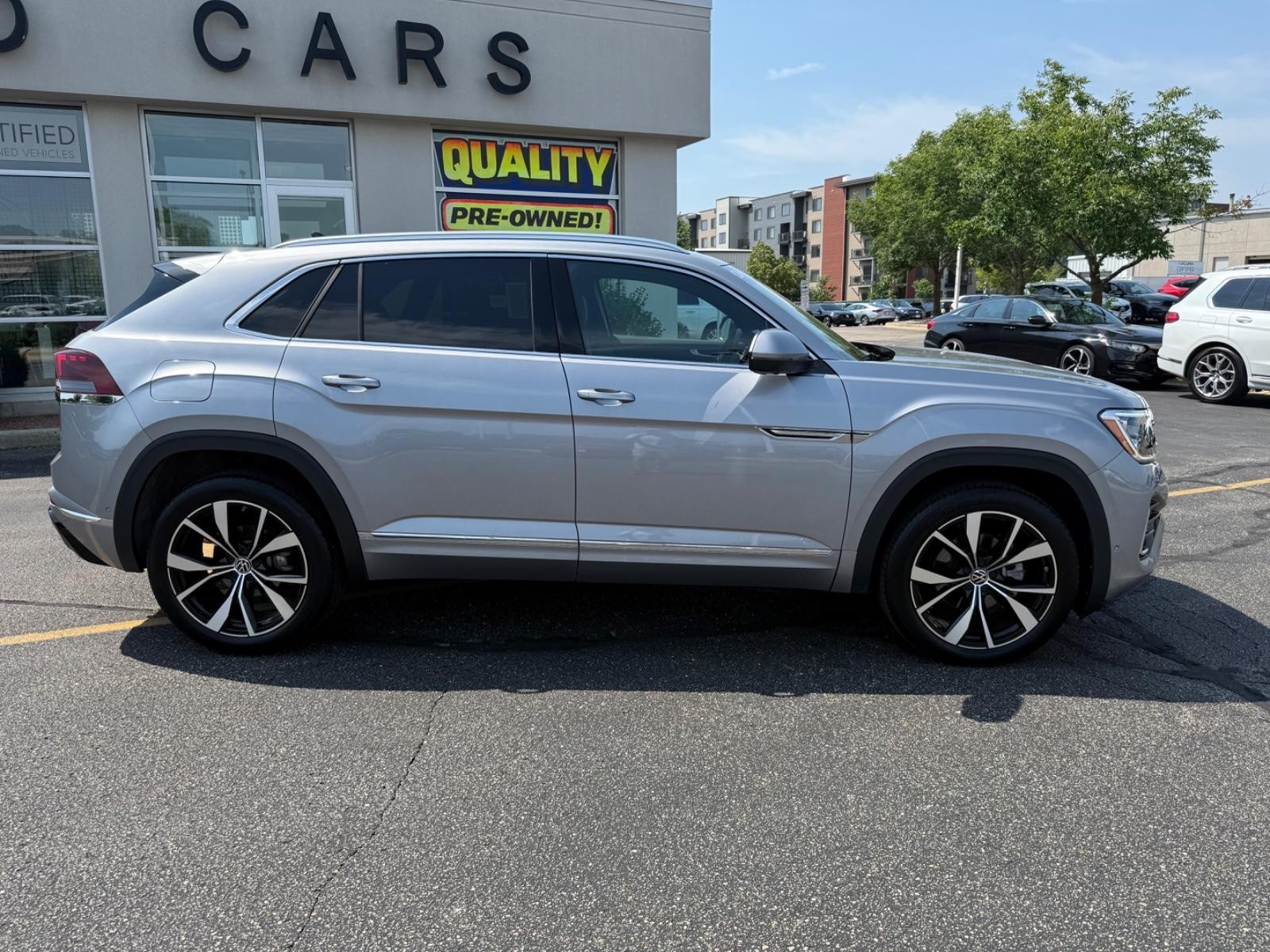 Volkswagen Atlas Cross Sport Vehicle Image 02