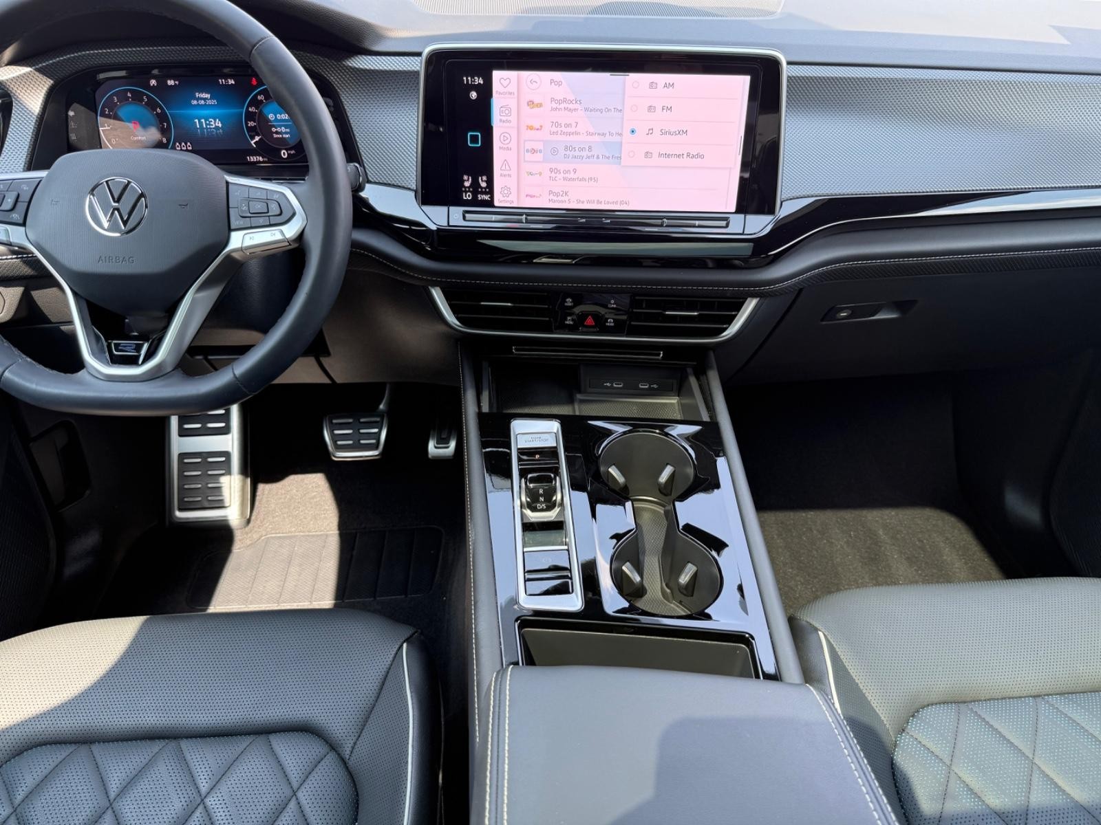 Volkswagen Atlas Cross Sport Vehicle Image 11