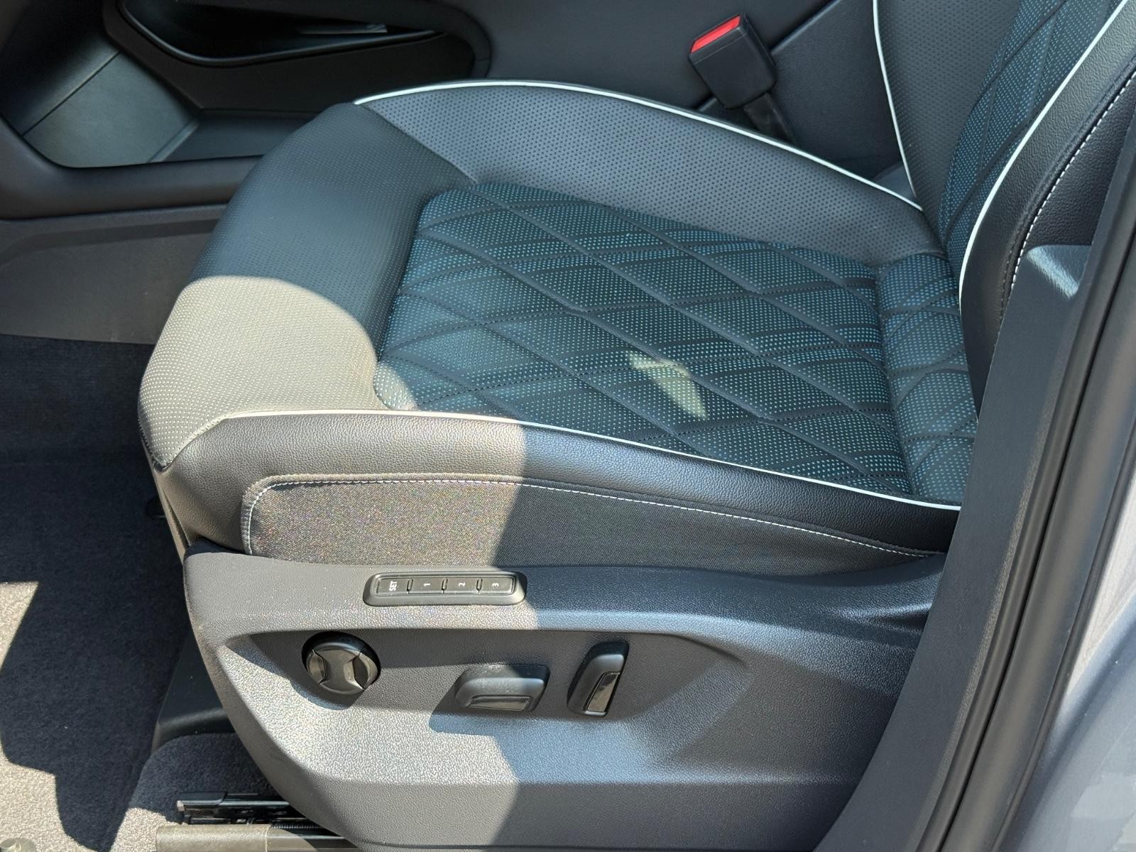 Volkswagen Atlas Cross Sport Vehicle Image 22