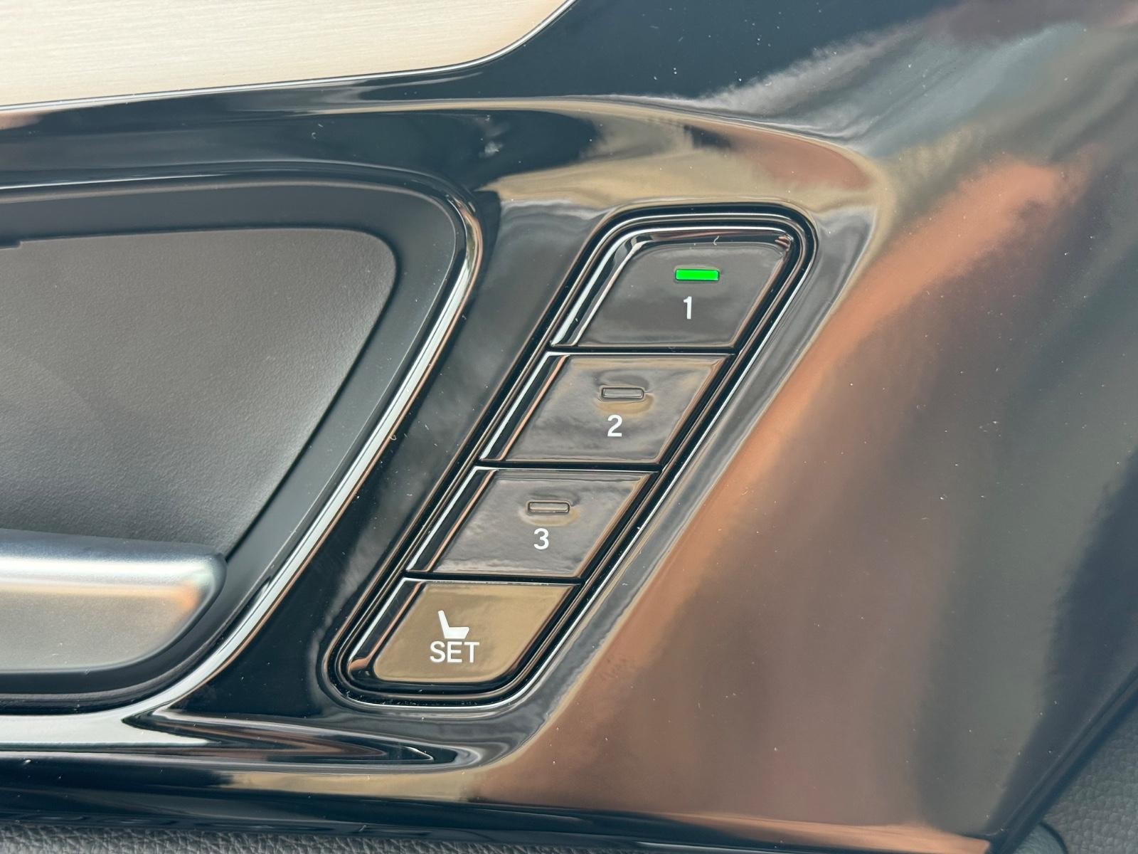 Acura MDX Vehicle Image 11
