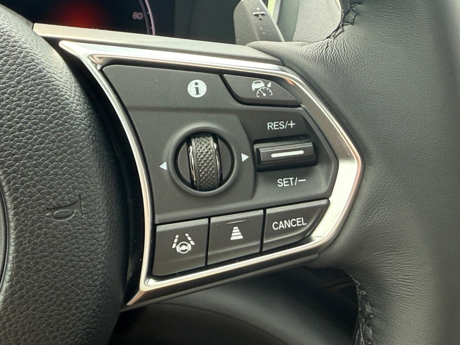 Acura MDX Vehicle Image 13