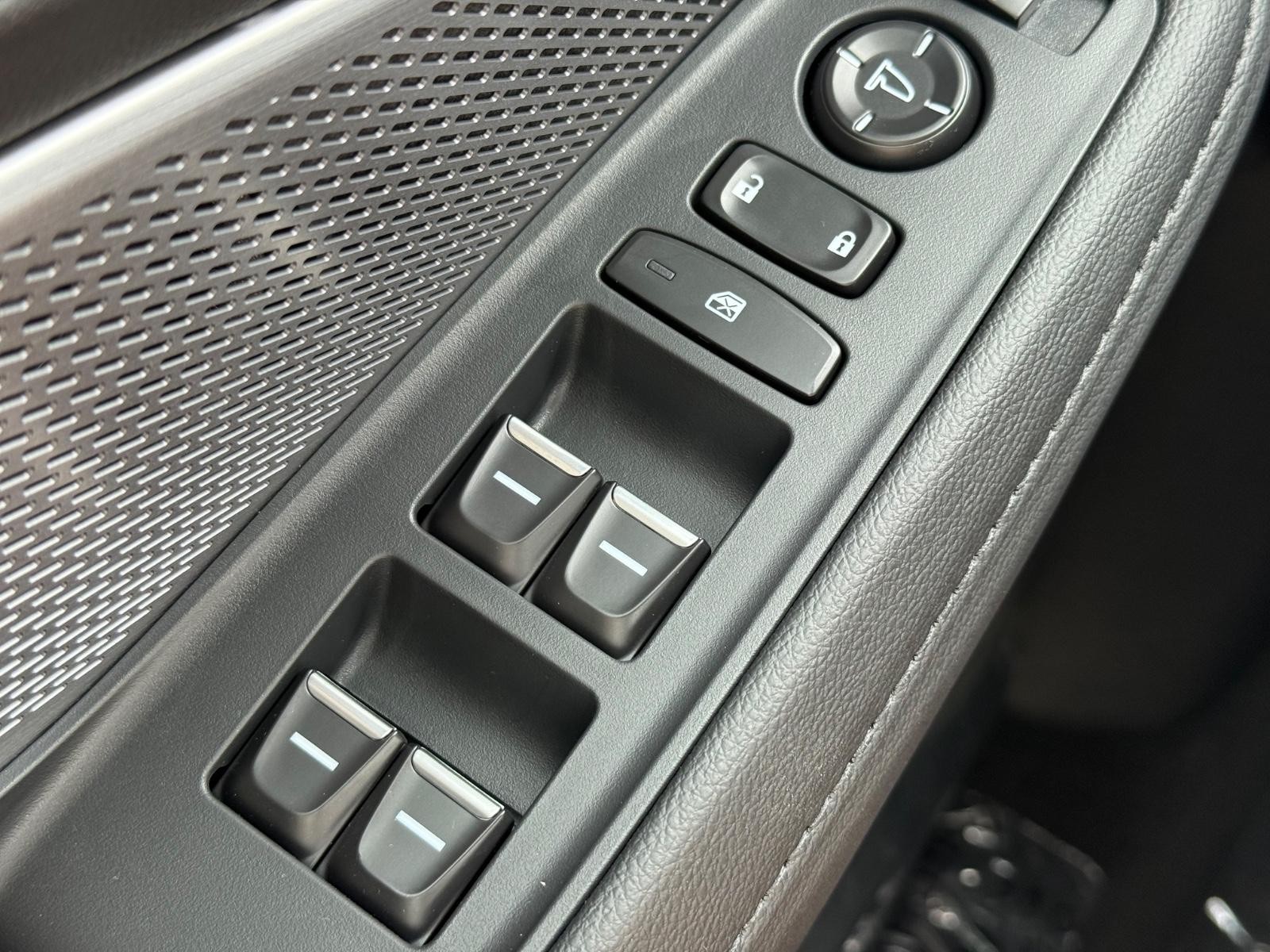 Acura MDX Vehicle Image 16