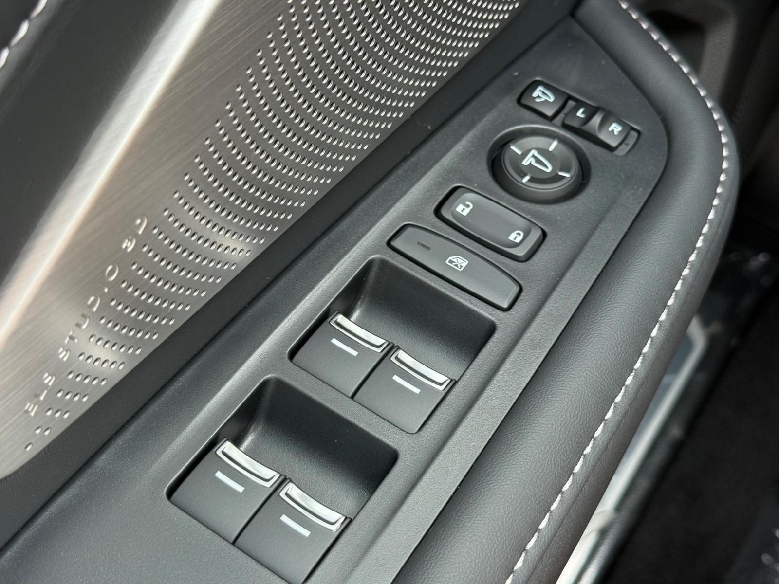 Acura RDX Vehicle Image 16