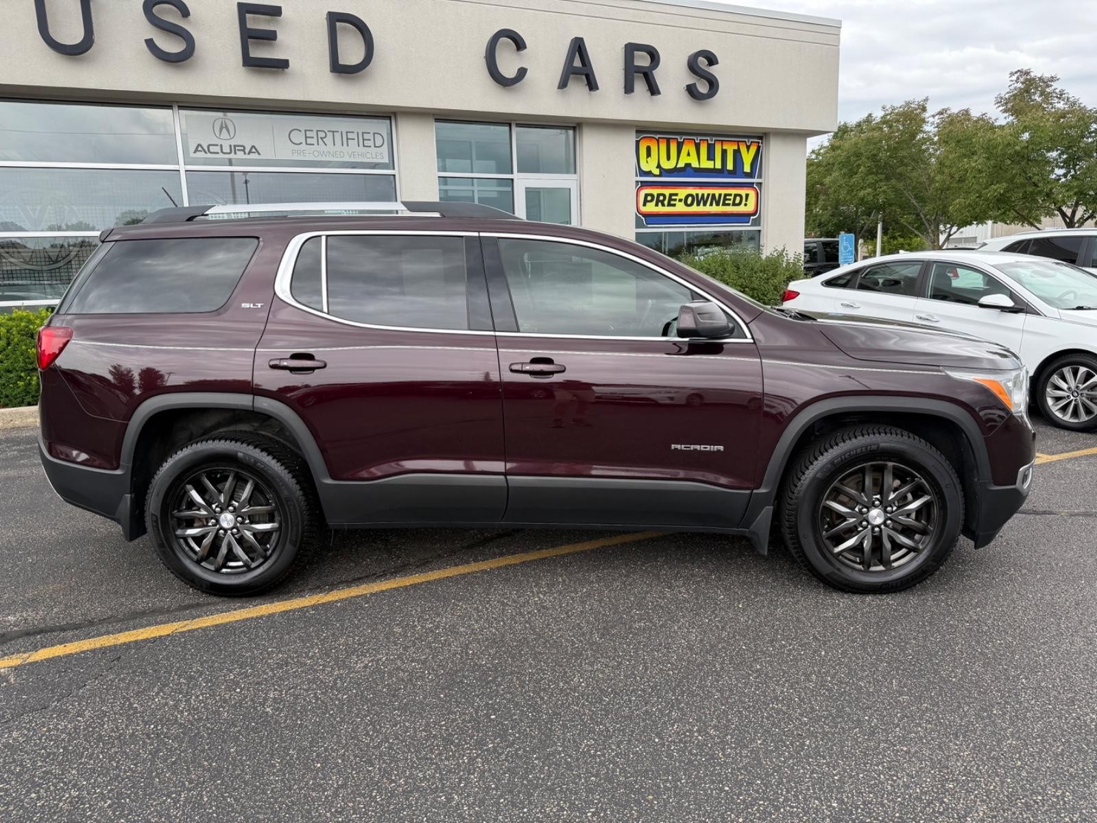 GMC Acadia Vehicle Image 02