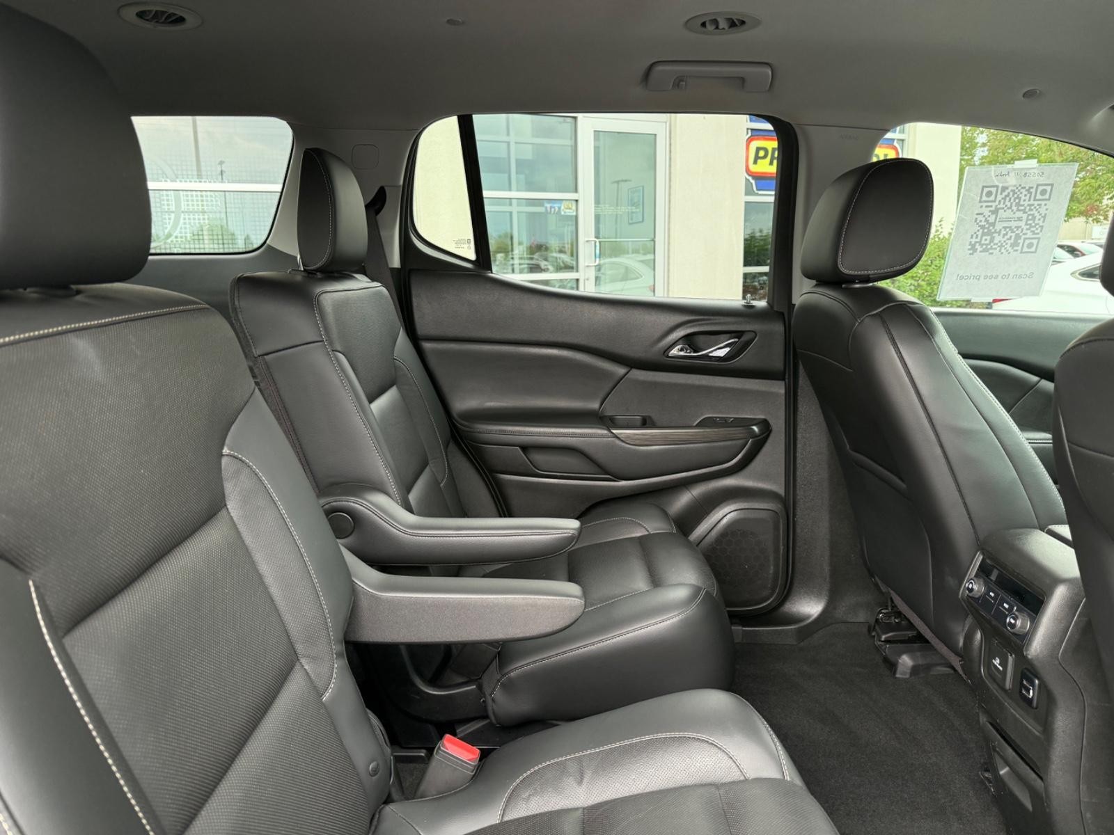 GMC Acadia Vehicle Image 10