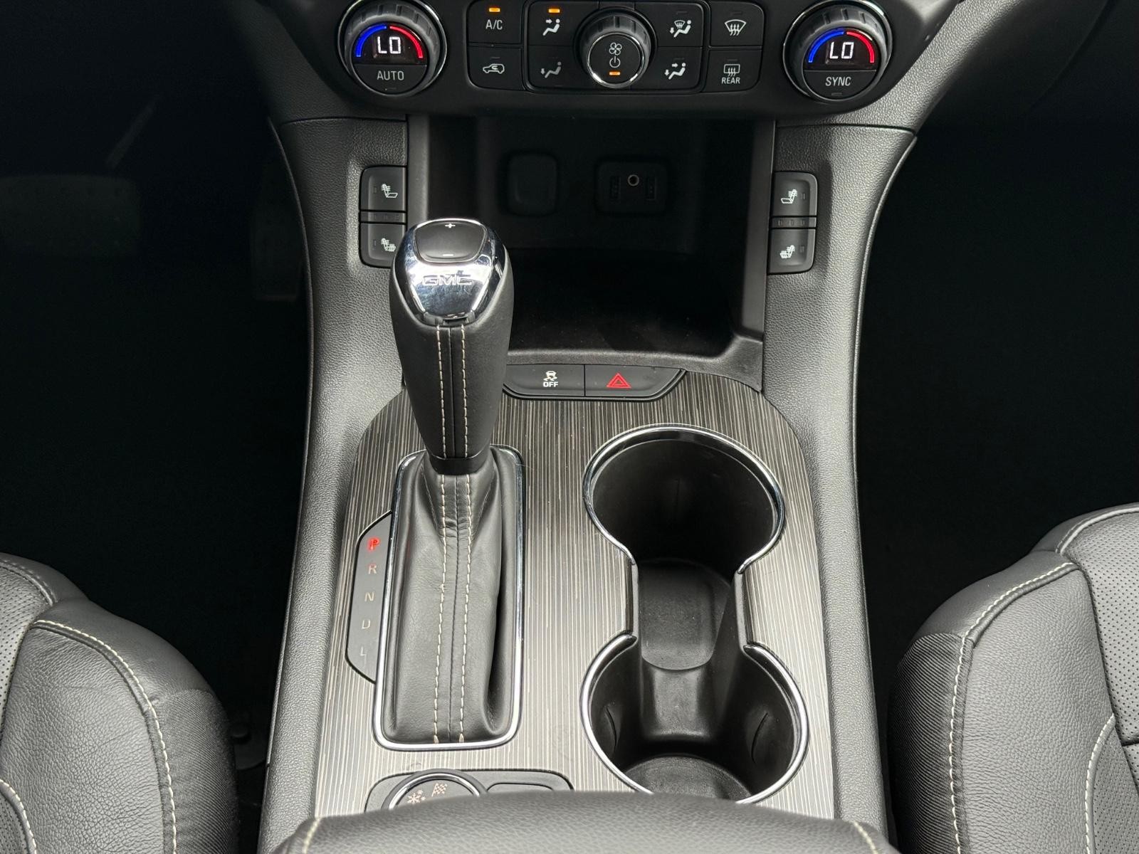 GMC Acadia Vehicle Image 13