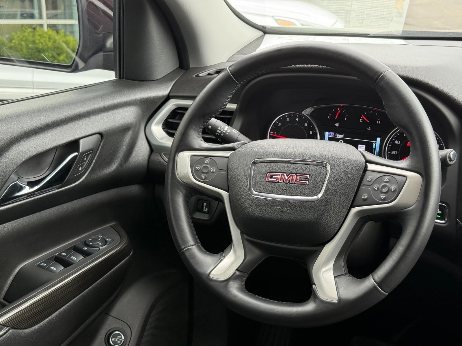 GMC Acadia Vehicle Image 14