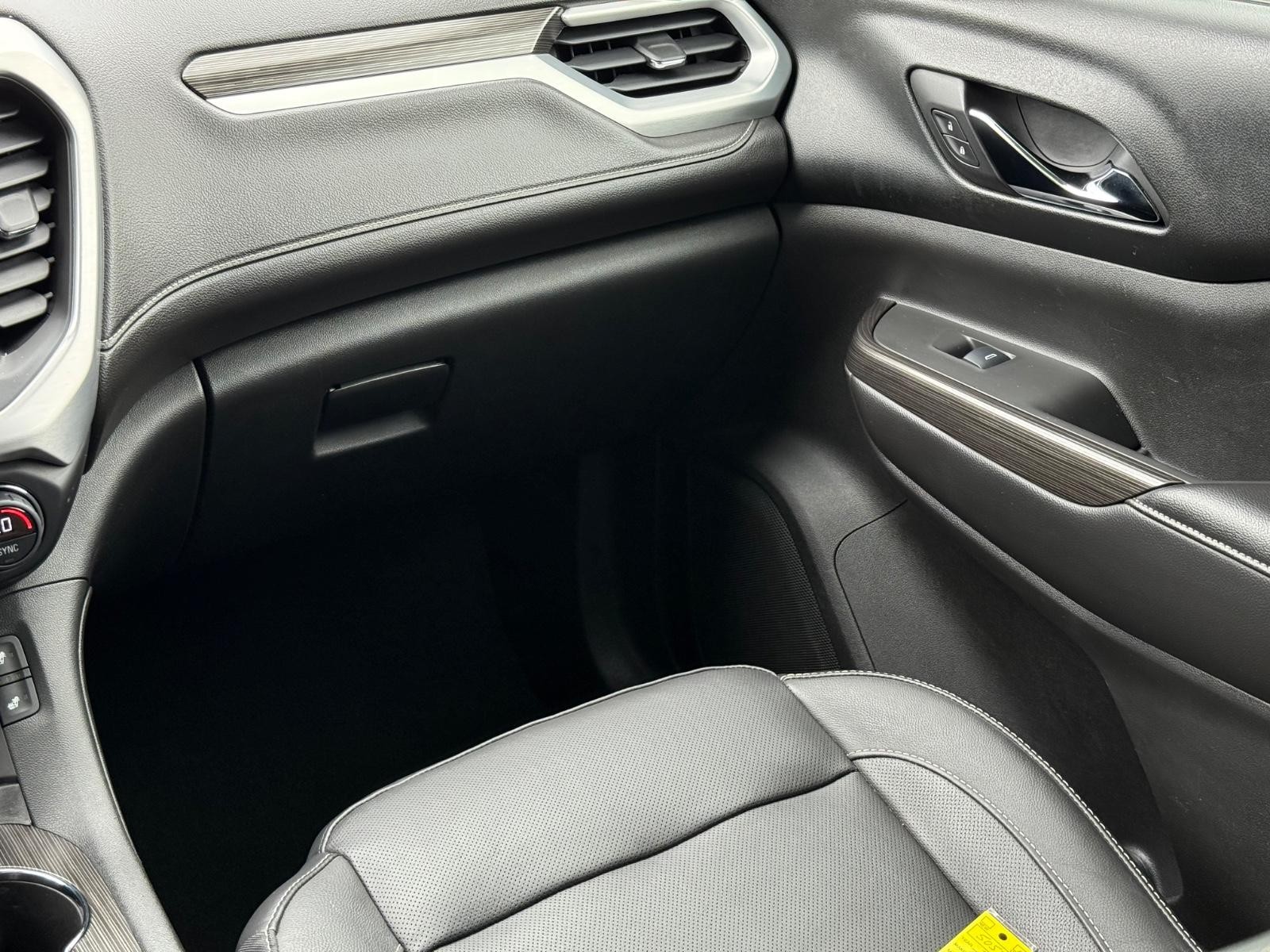 GMC Acadia Vehicle Image 15