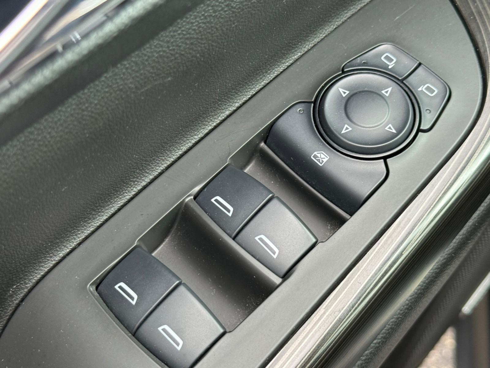 GMC Acadia Vehicle Image 21