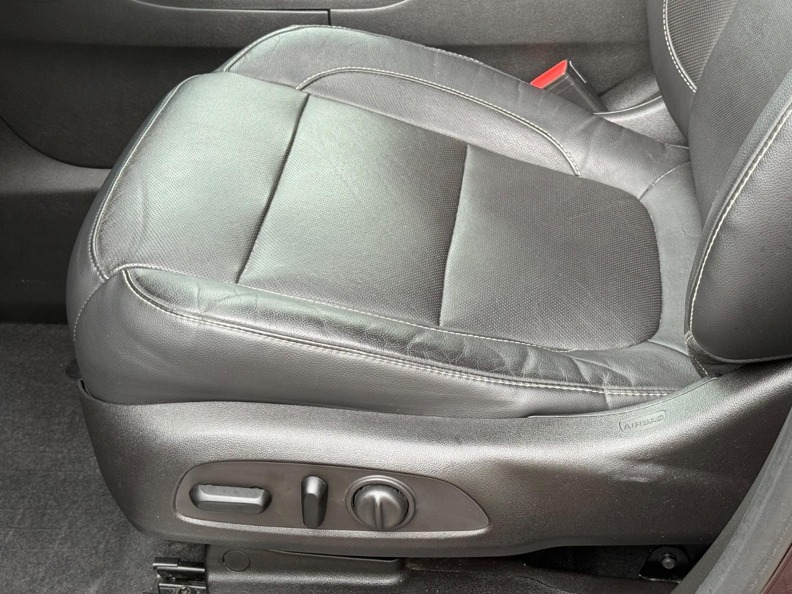 GMC Acadia Vehicle Image 22
