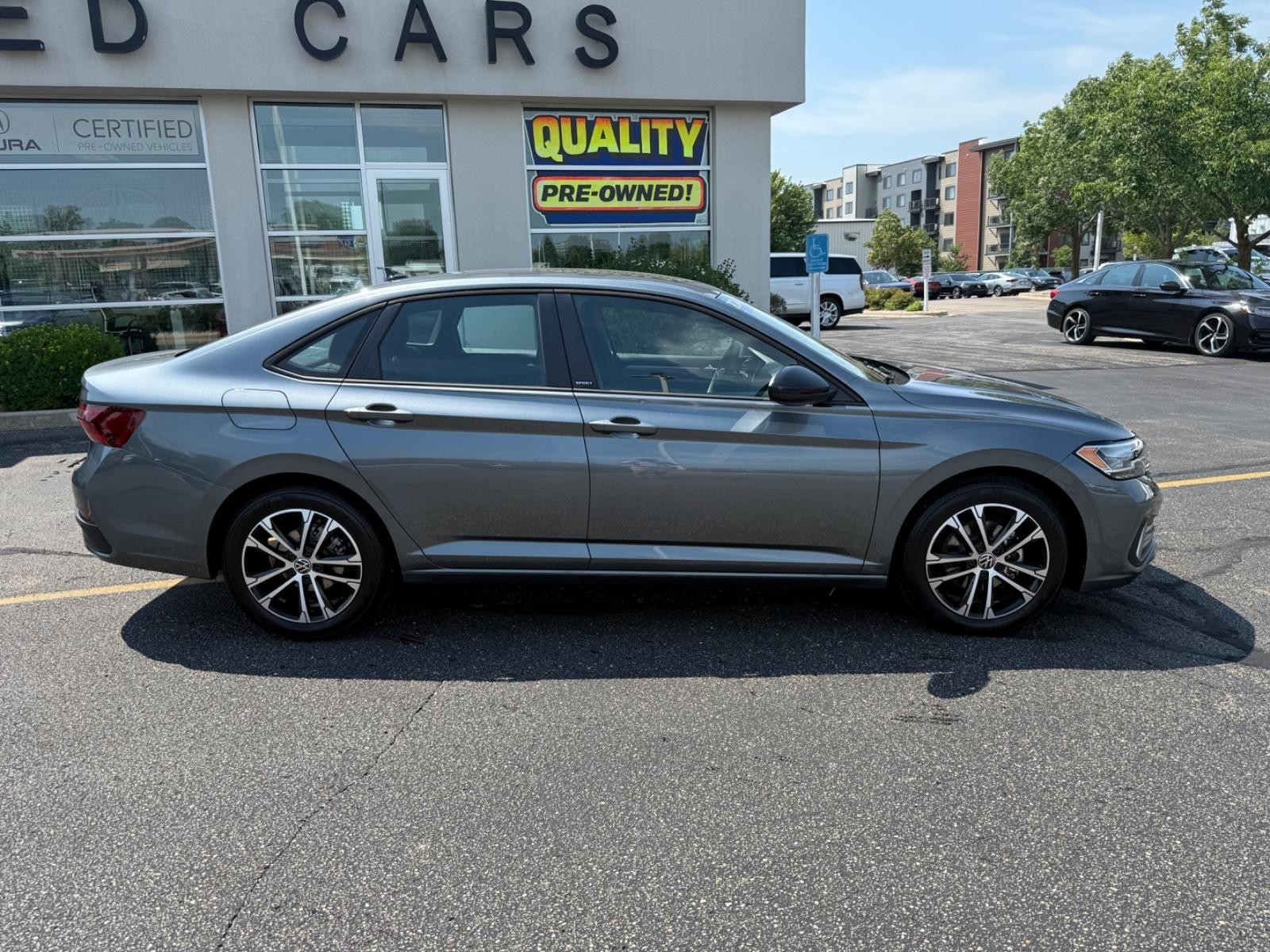 Volkswagen Jetta Vehicle Image 02