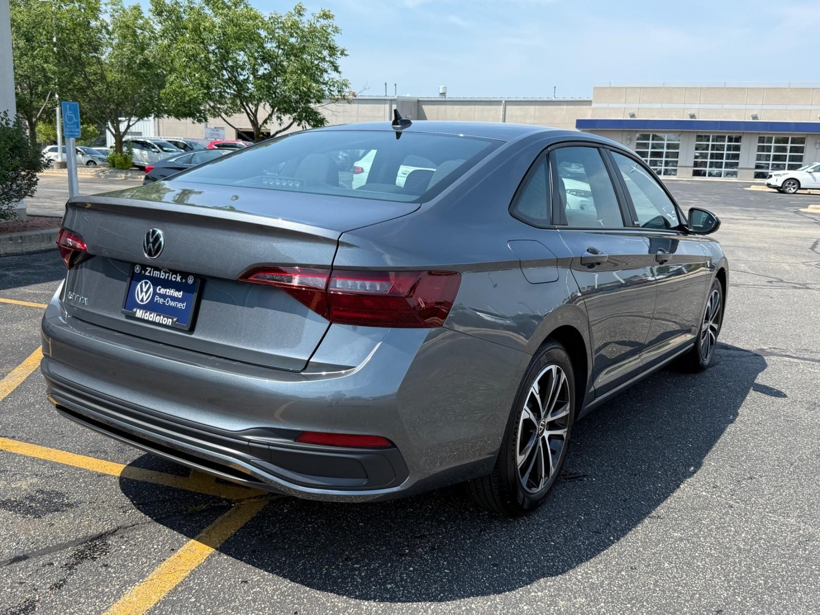 Volkswagen Jetta Vehicle Image 03