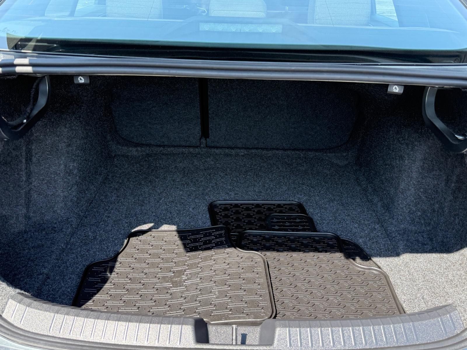 Volkswagen Jetta Vehicle Image 05