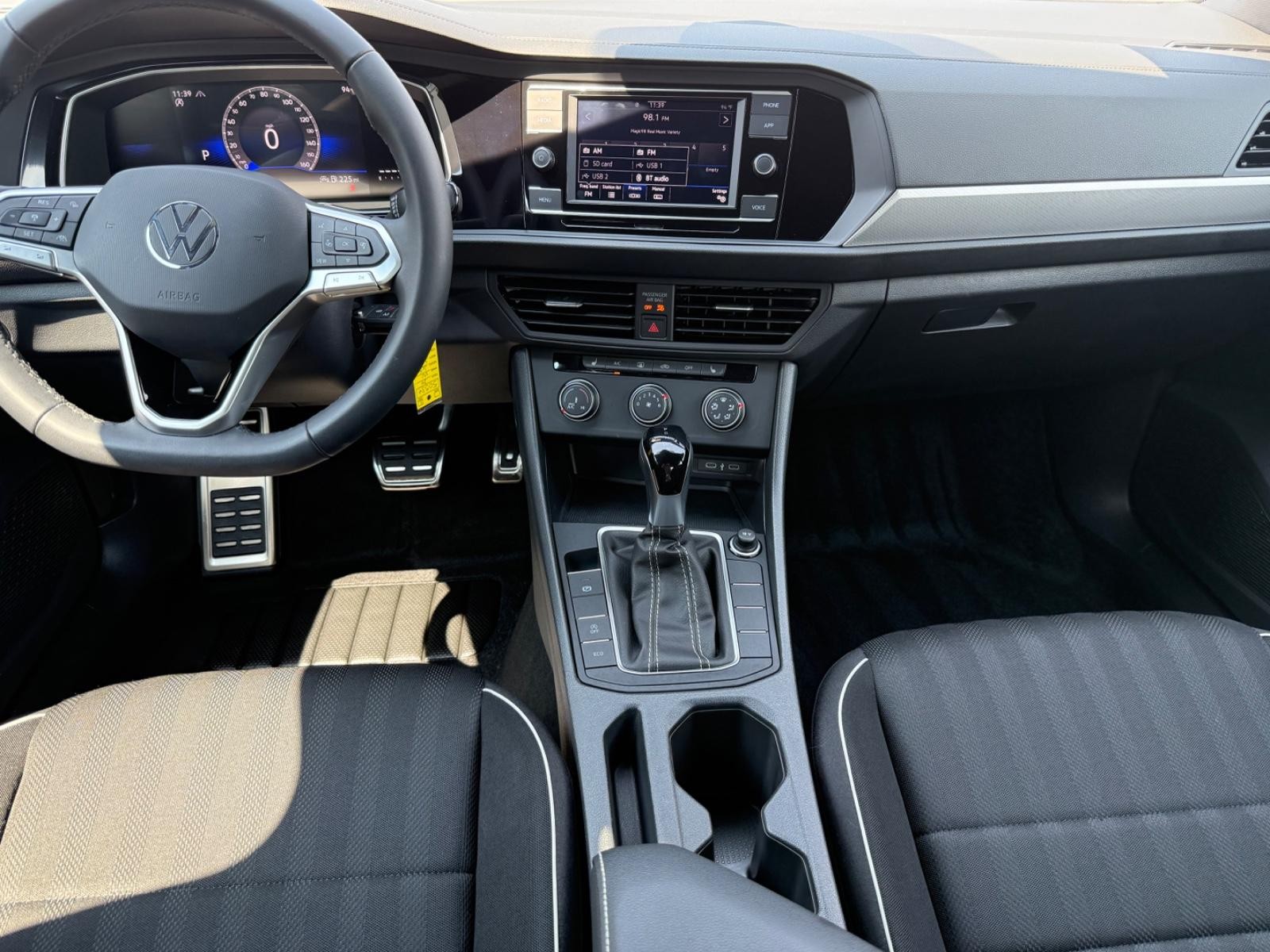 Volkswagen Jetta Vehicle Image 11