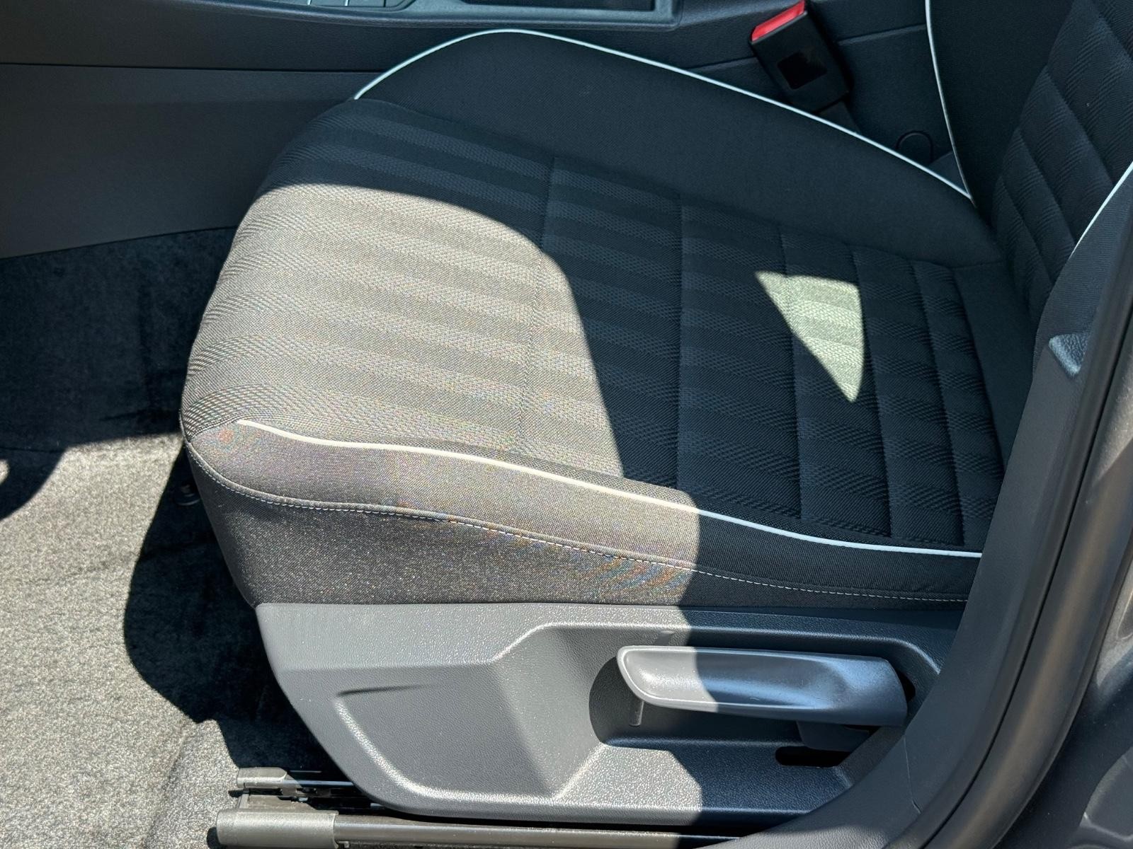 Volkswagen Jetta Vehicle Image 22