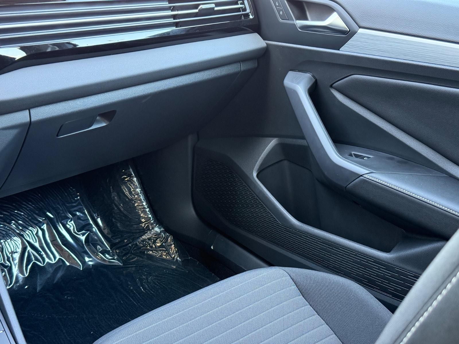 Volkswagen Jetta Vehicle Image 10