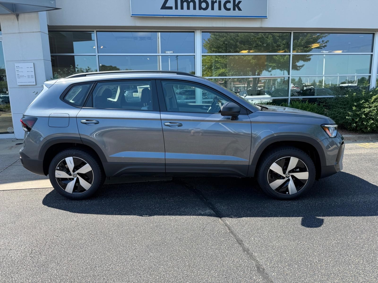 Volkswagen Taos Vehicle Image 02