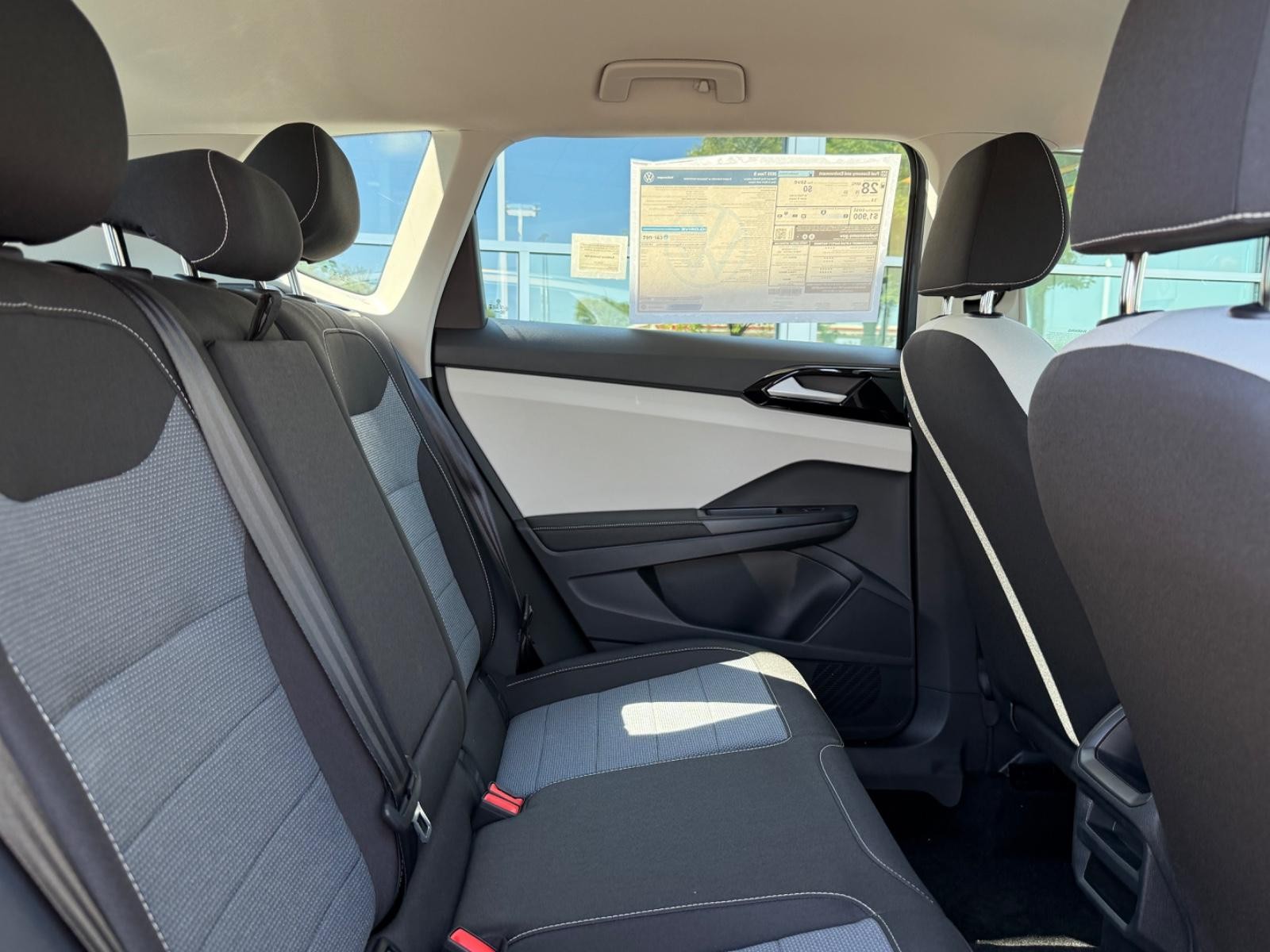 Volkswagen Taos Vehicle Image 05