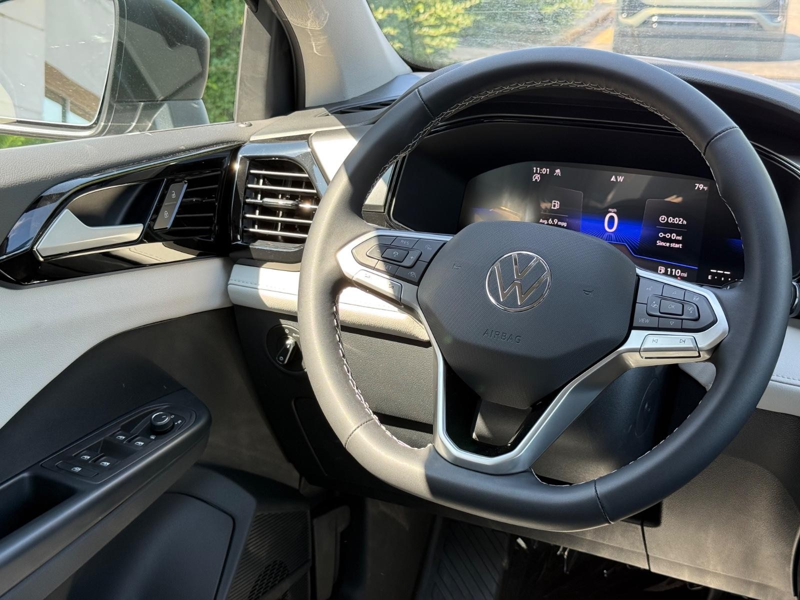Volkswagen Taos Vehicle Image 09