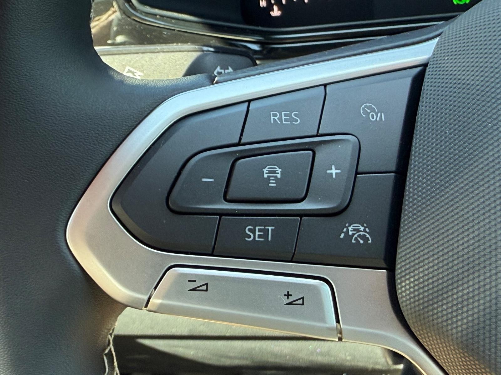 Volkswagen Taos Vehicle Image 11