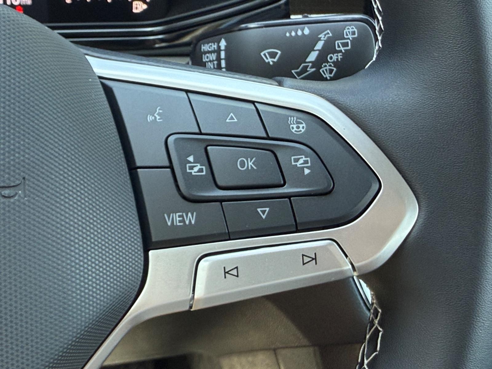 Volkswagen Taos Vehicle Image 12
