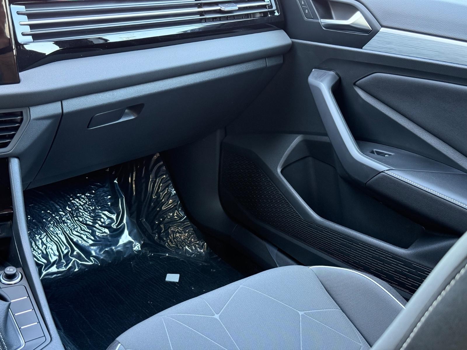 Volkswagen Jetta Vehicle Image 10