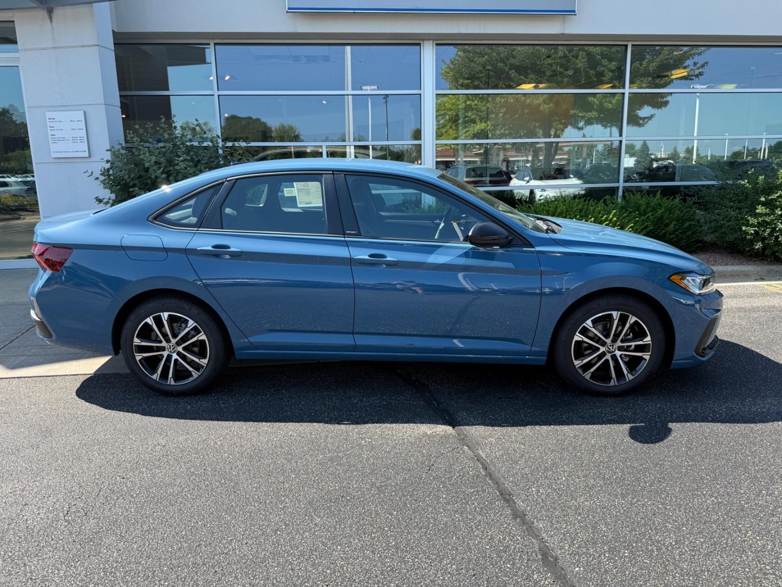 Volkswagen Jetta Vehicle Image 02