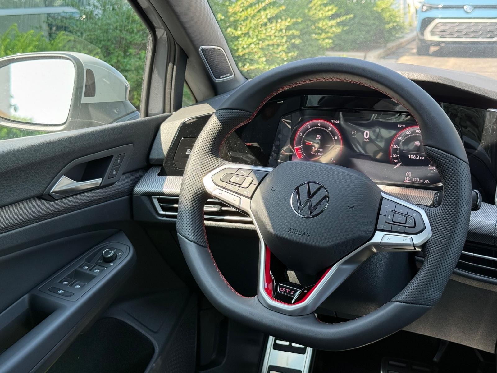 Volkswagen Golf GTI Vehicle Image 09
