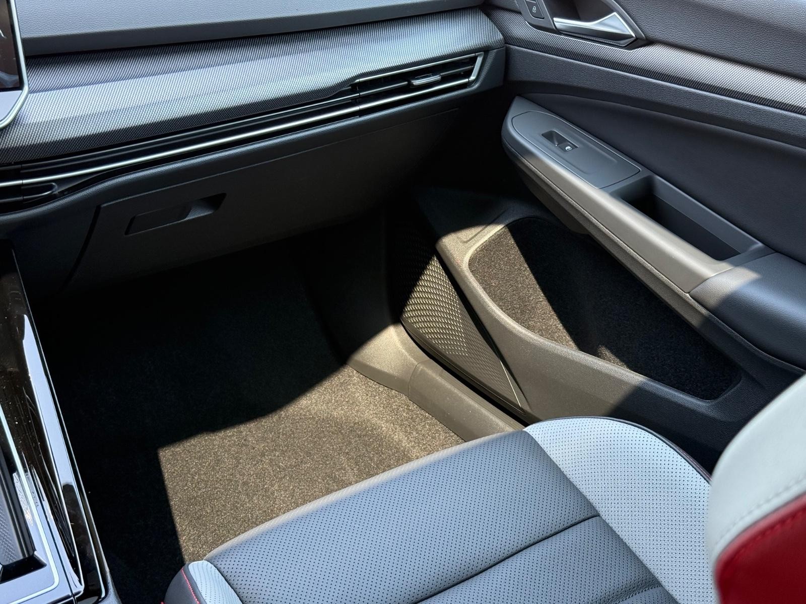 Volkswagen Golf GTI Vehicle Image 10