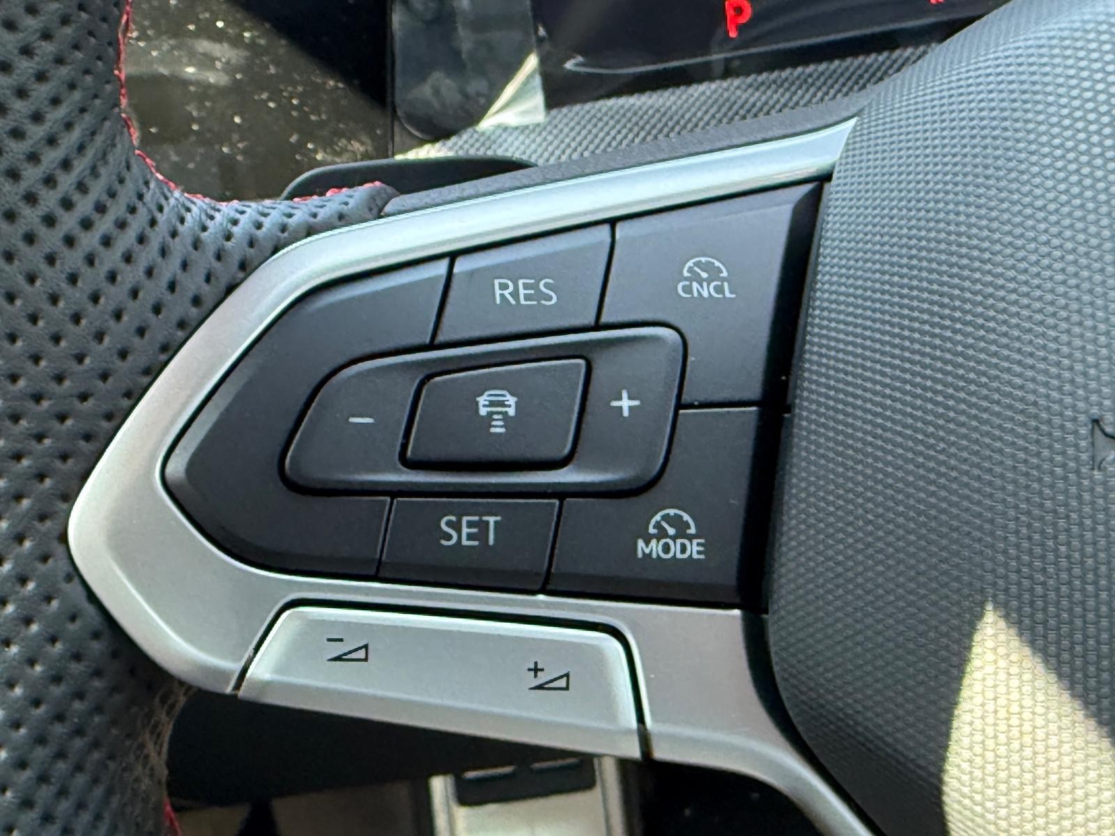 Volkswagen Golf GTI Vehicle Image 11