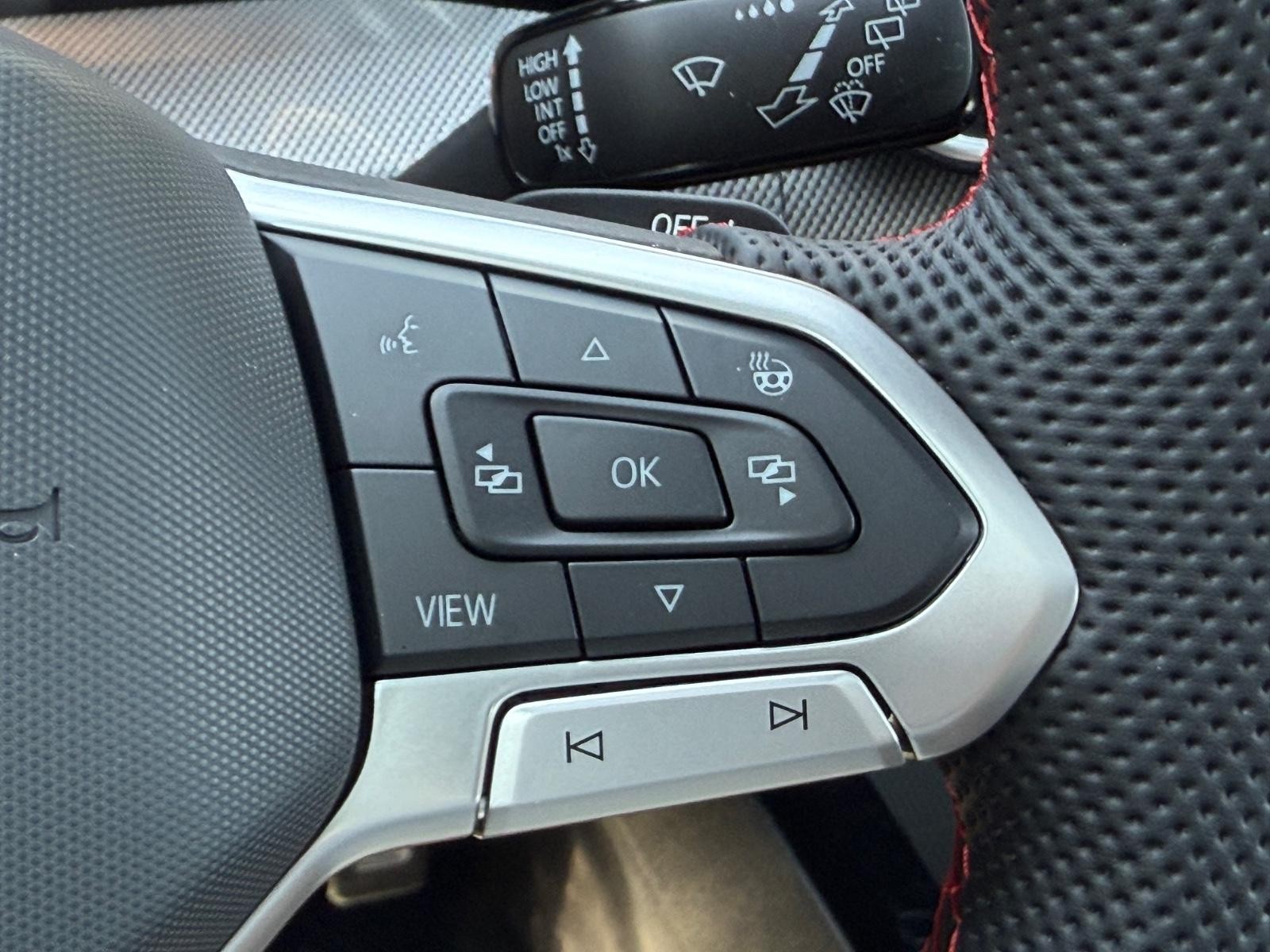 Volkswagen Golf GTI Vehicle Image 12