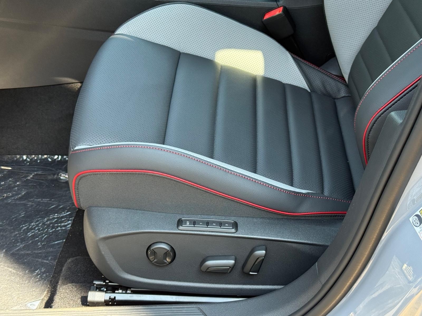 Volkswagen Golf GTI Vehicle Image 16