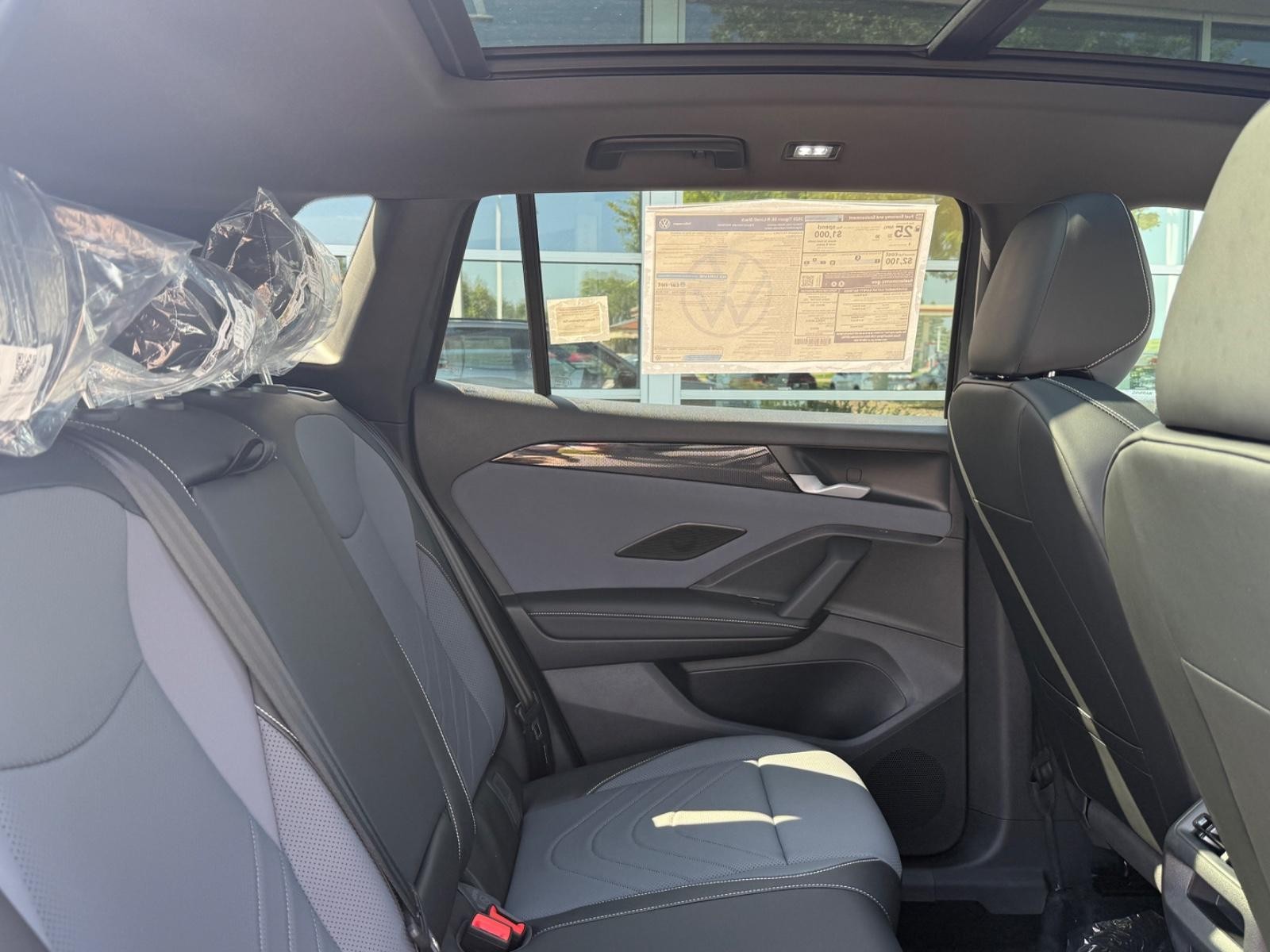 Volkswagen Tiguan Vehicle Image 09