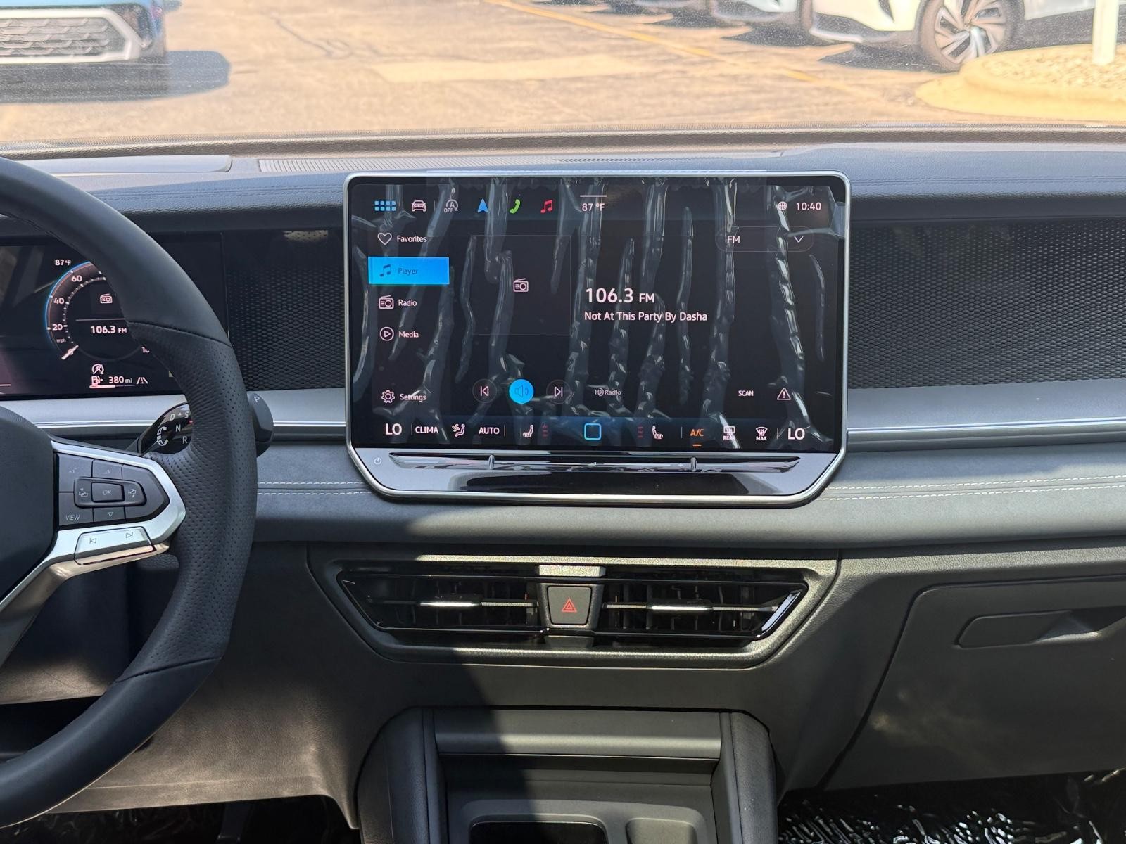 Volkswagen Tiguan Vehicle Image 11