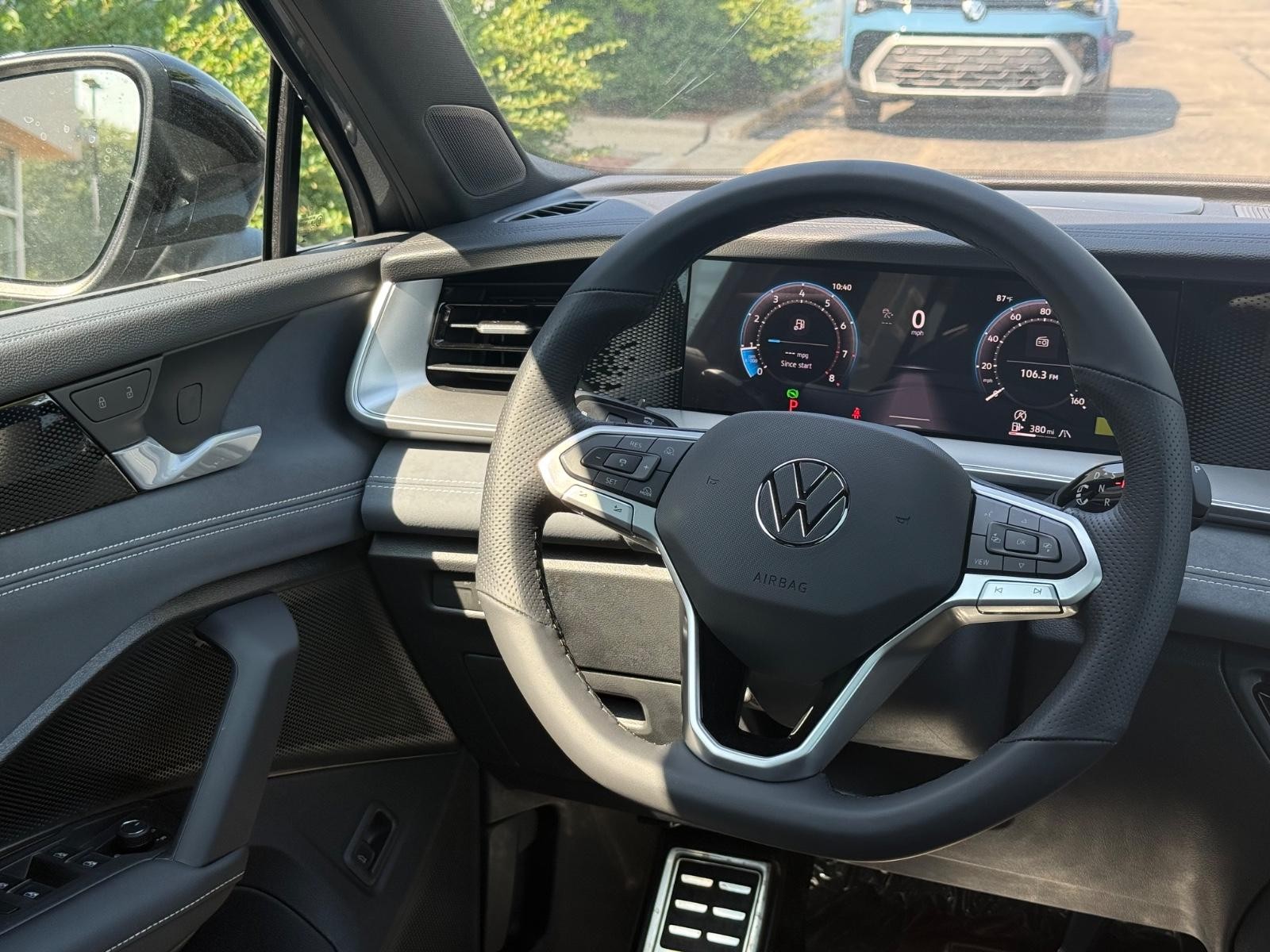 Volkswagen Tiguan Vehicle Image 12