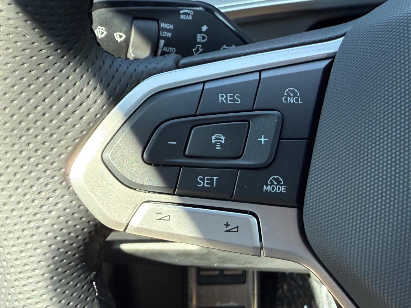 Volkswagen Tiguan Vehicle Image 14