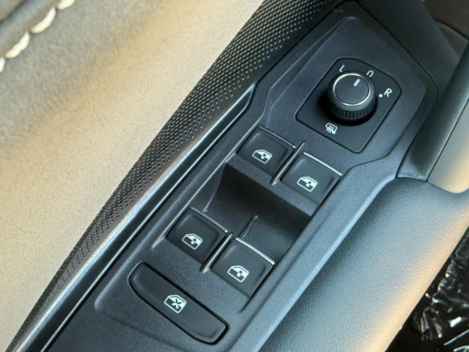 Volkswagen Tiguan Vehicle Image 18