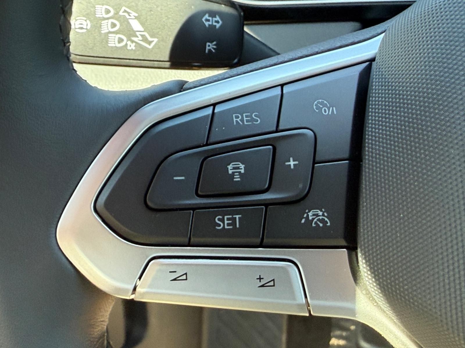 Volkswagen Jetta Vehicle Image 11