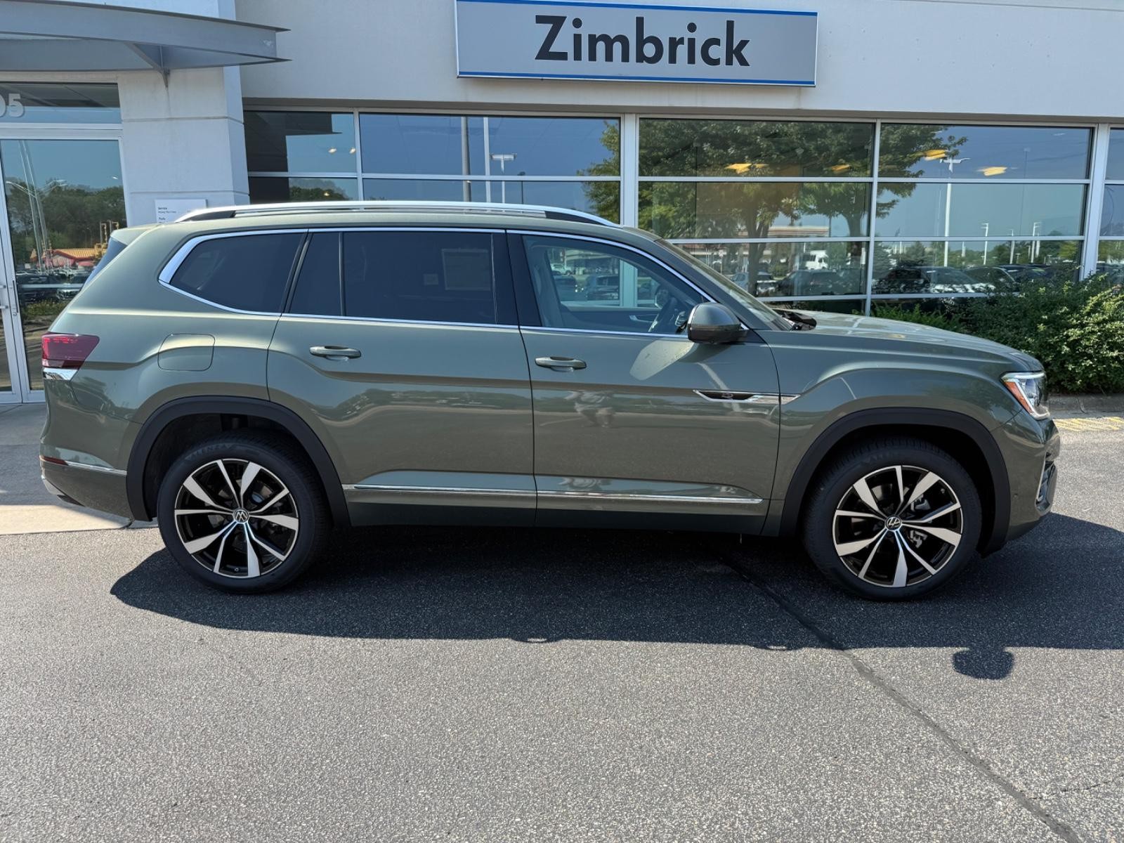 Volkswagen Atlas Vehicle Image 02