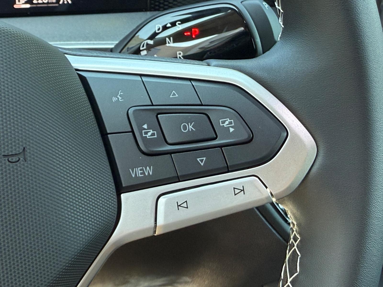 Volkswagen Tiguan Vehicle Image 11