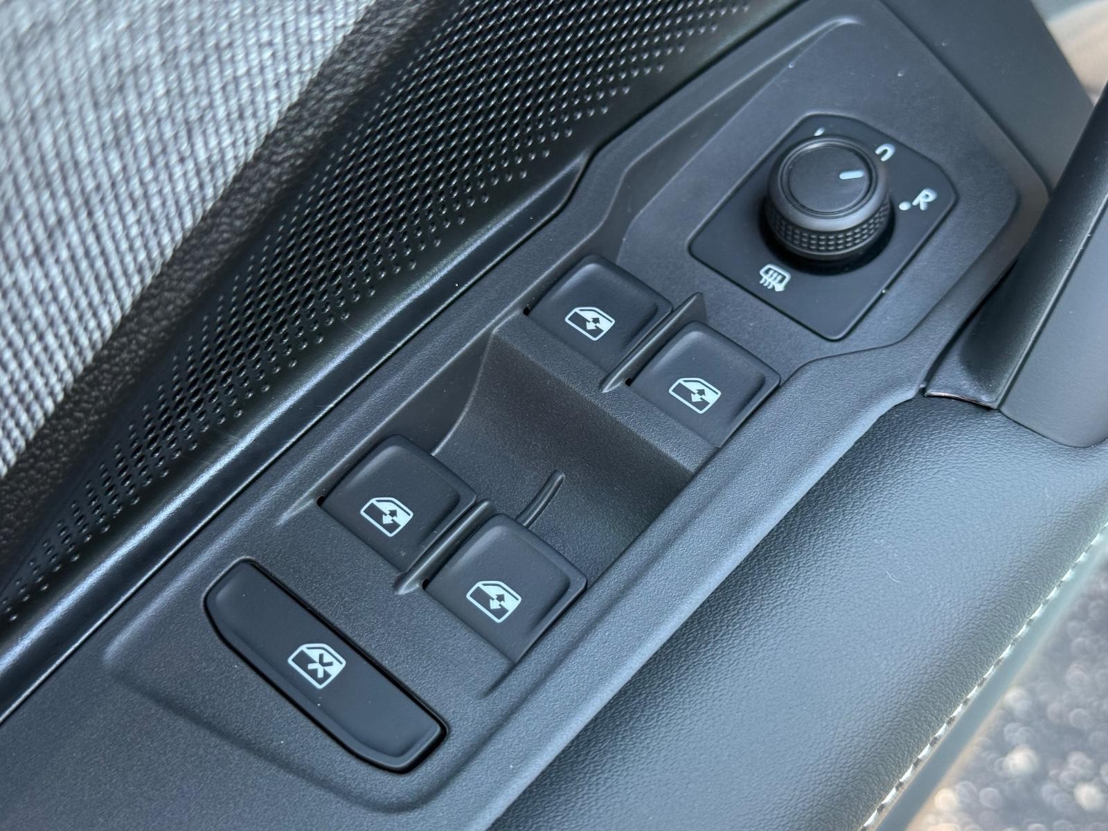 Volkswagen Tiguan Vehicle Image 15