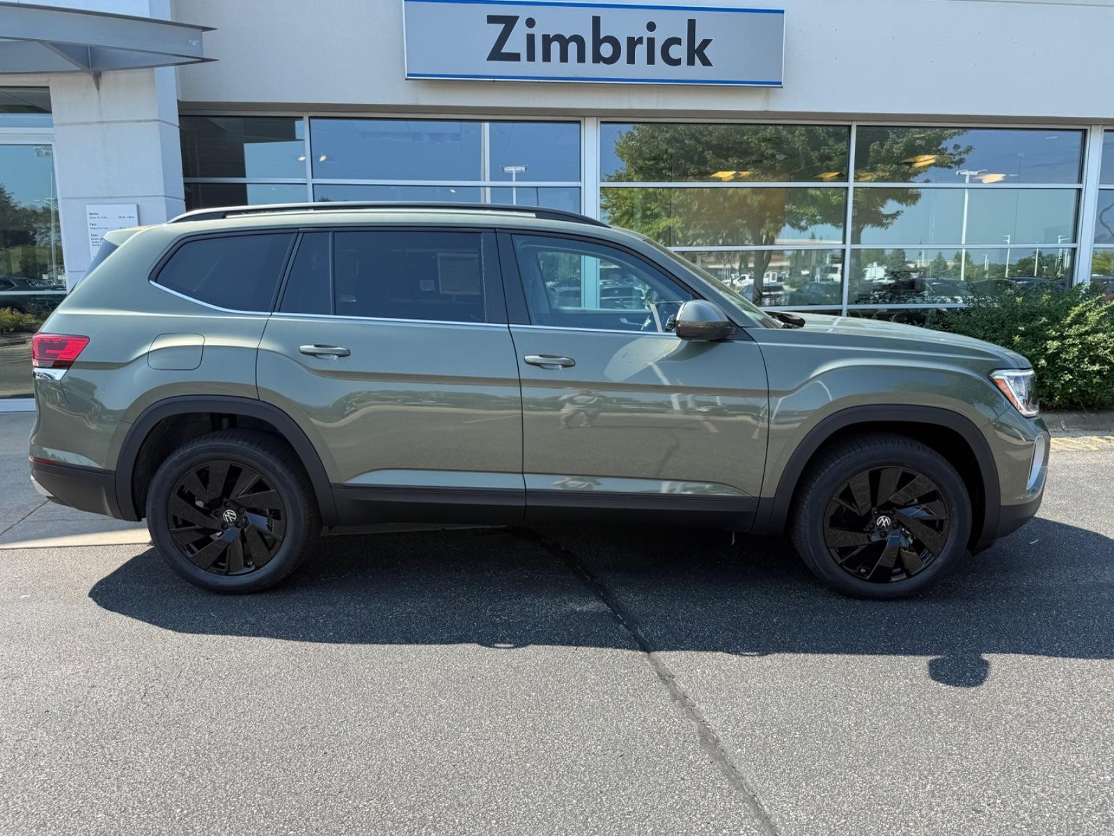 Volkswagen Atlas Vehicle Image 02