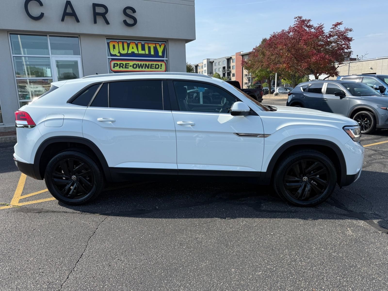 Volkswagen Atlas Cross Sport Vehicle Image 02
