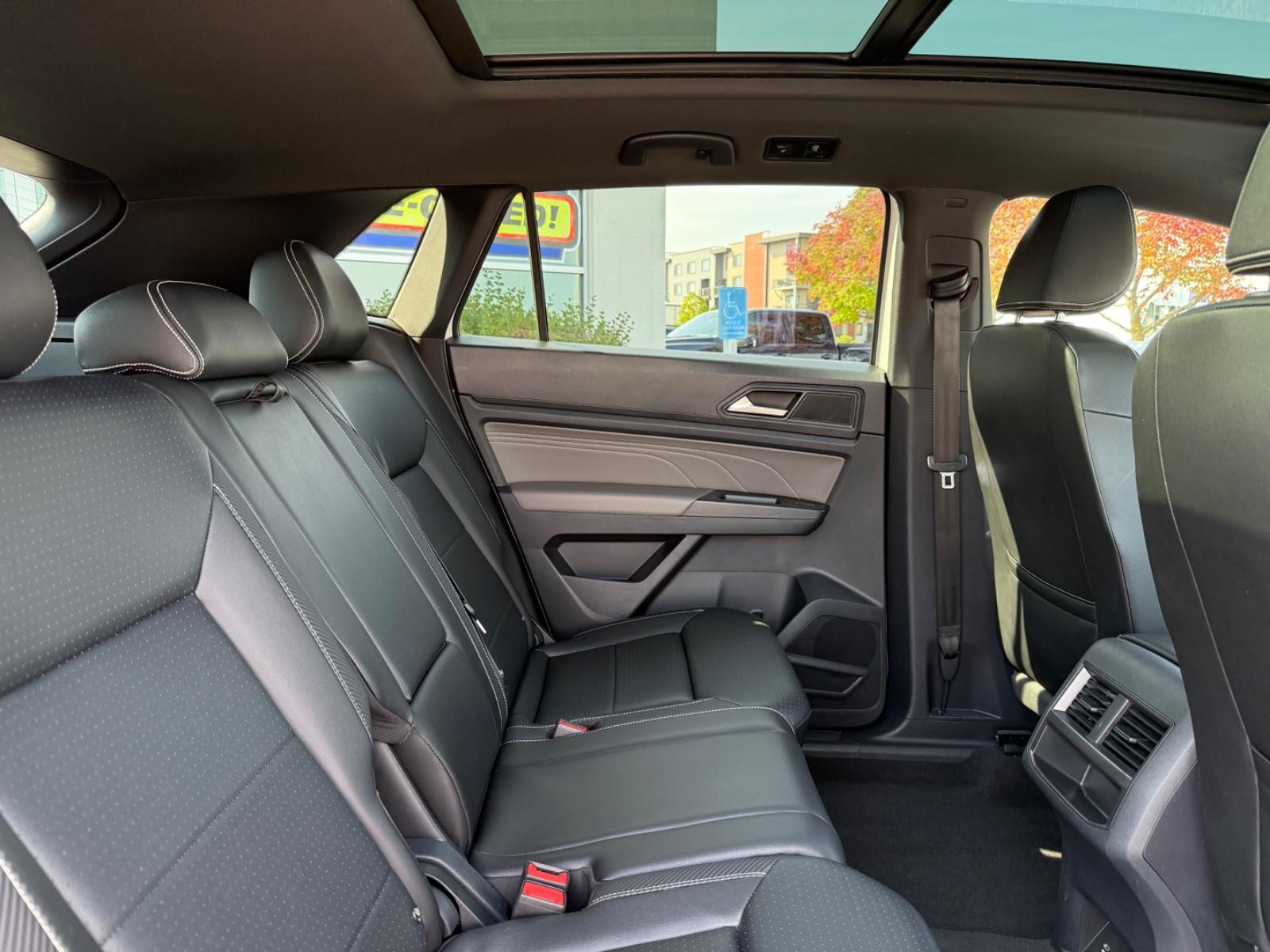 Volkswagen Atlas Cross Sport Vehicle Image 10