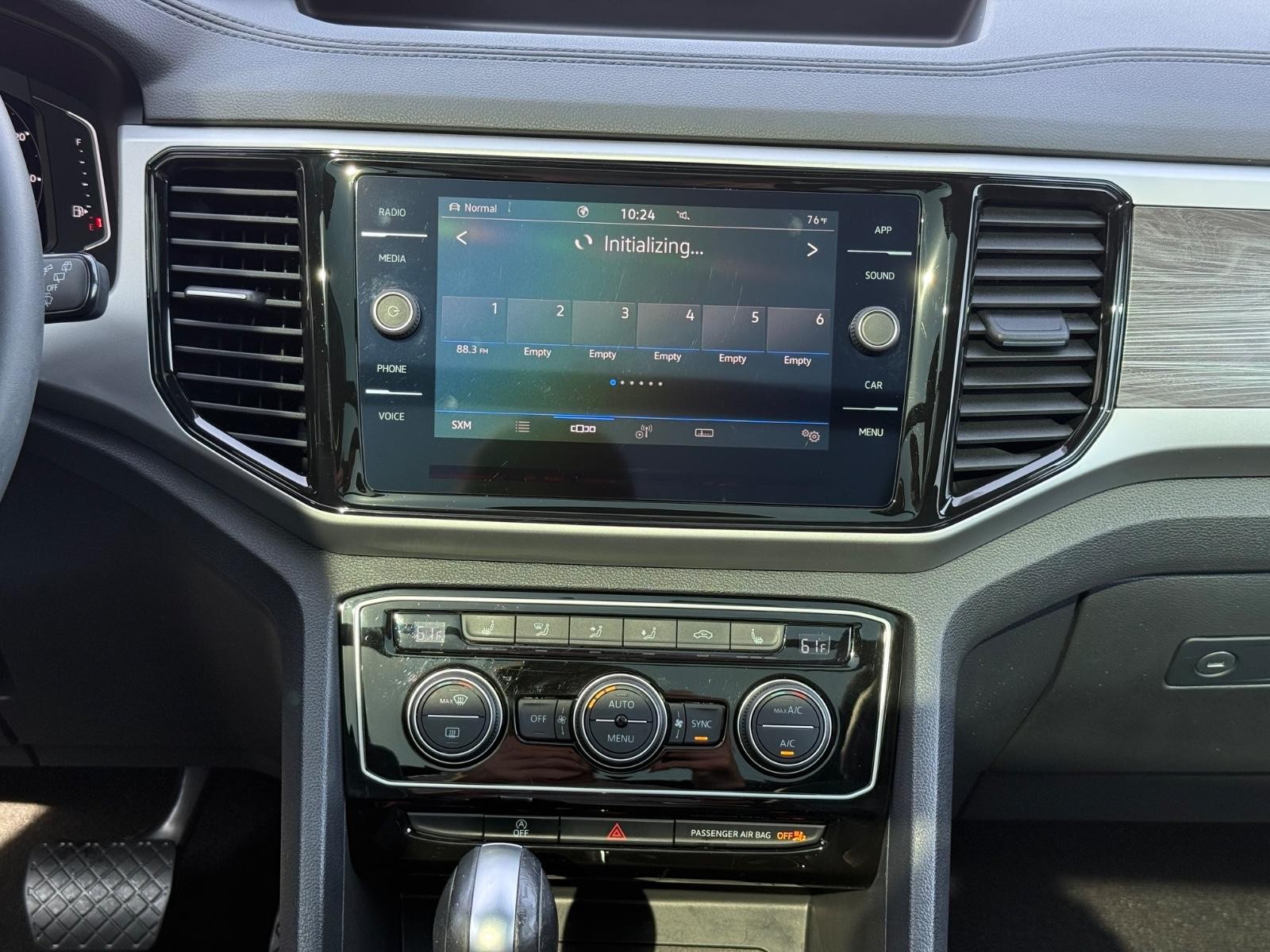 Volkswagen Atlas Cross Sport Vehicle Image 12