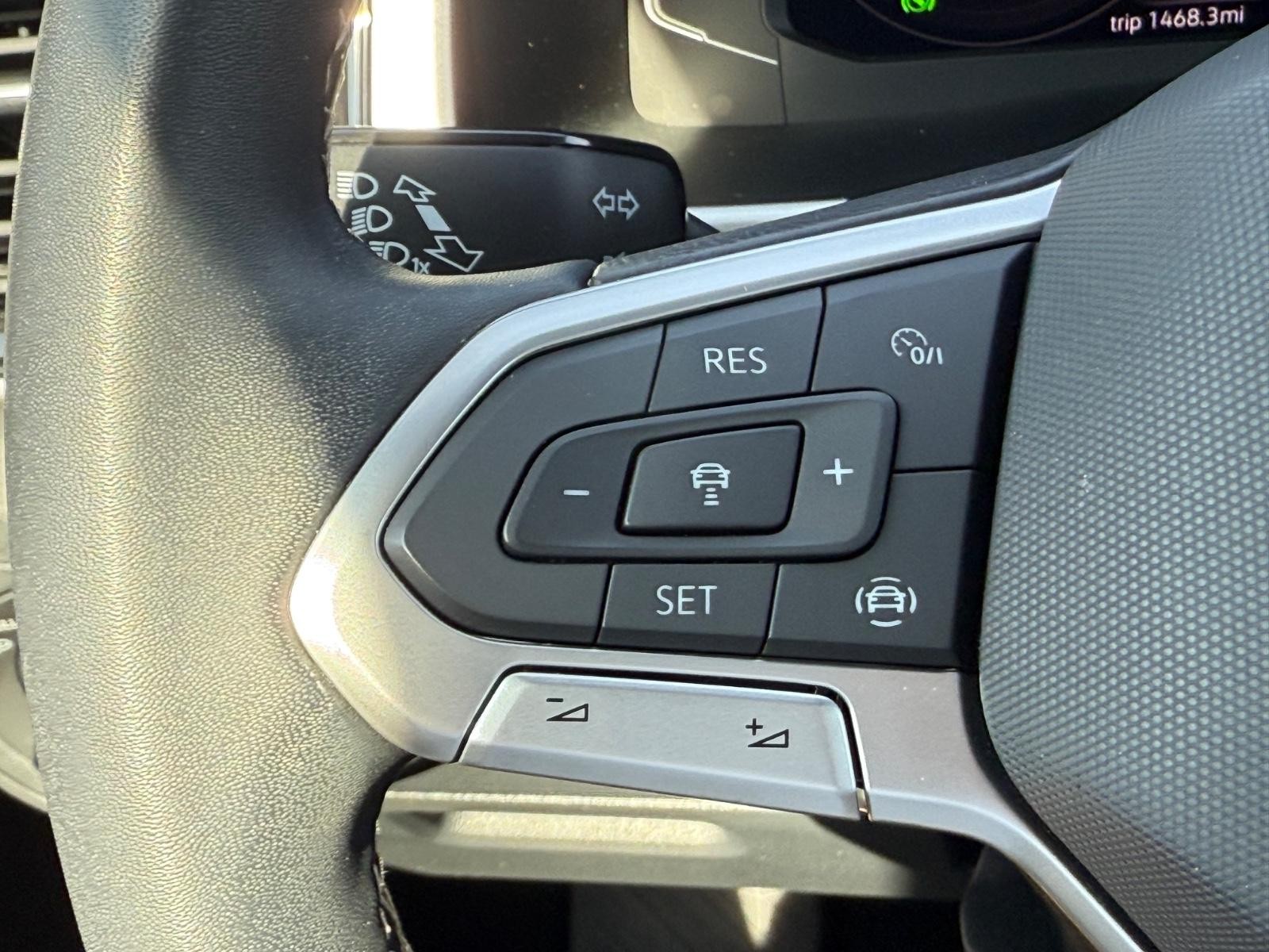 Volkswagen Atlas Cross Sport Vehicle Image 16