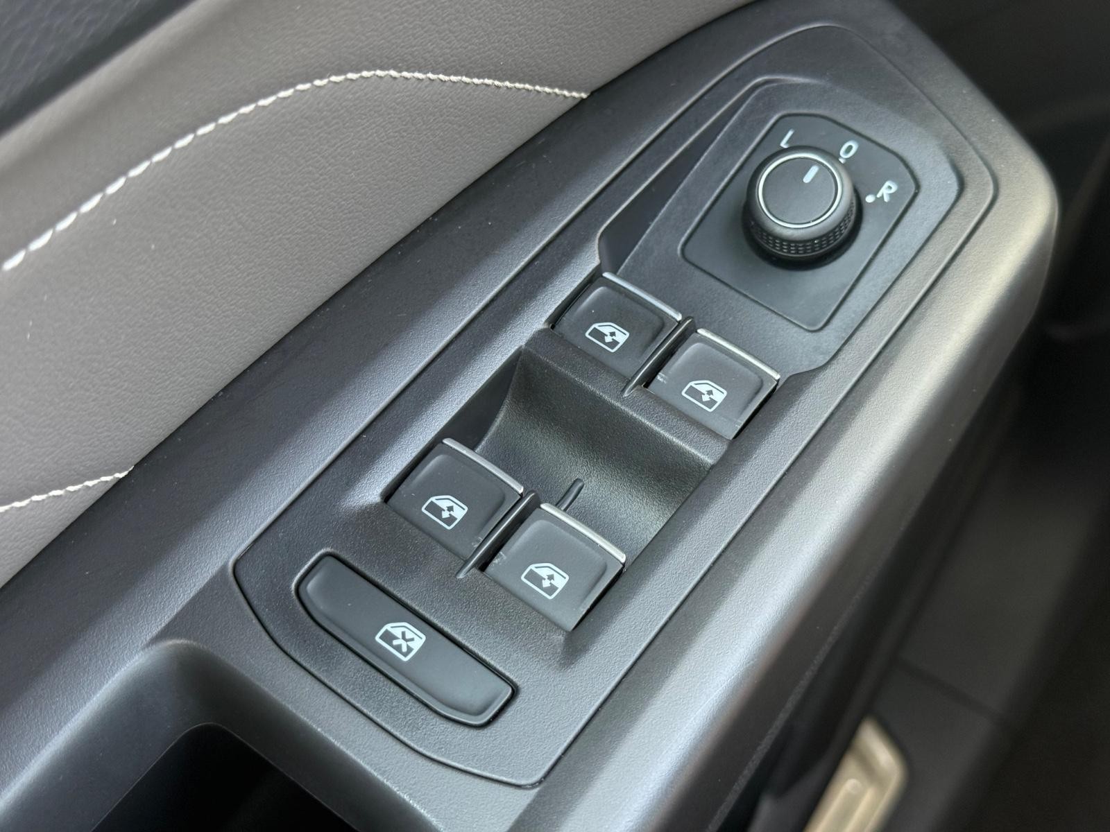 Volkswagen Atlas Cross Sport Vehicle Image 21