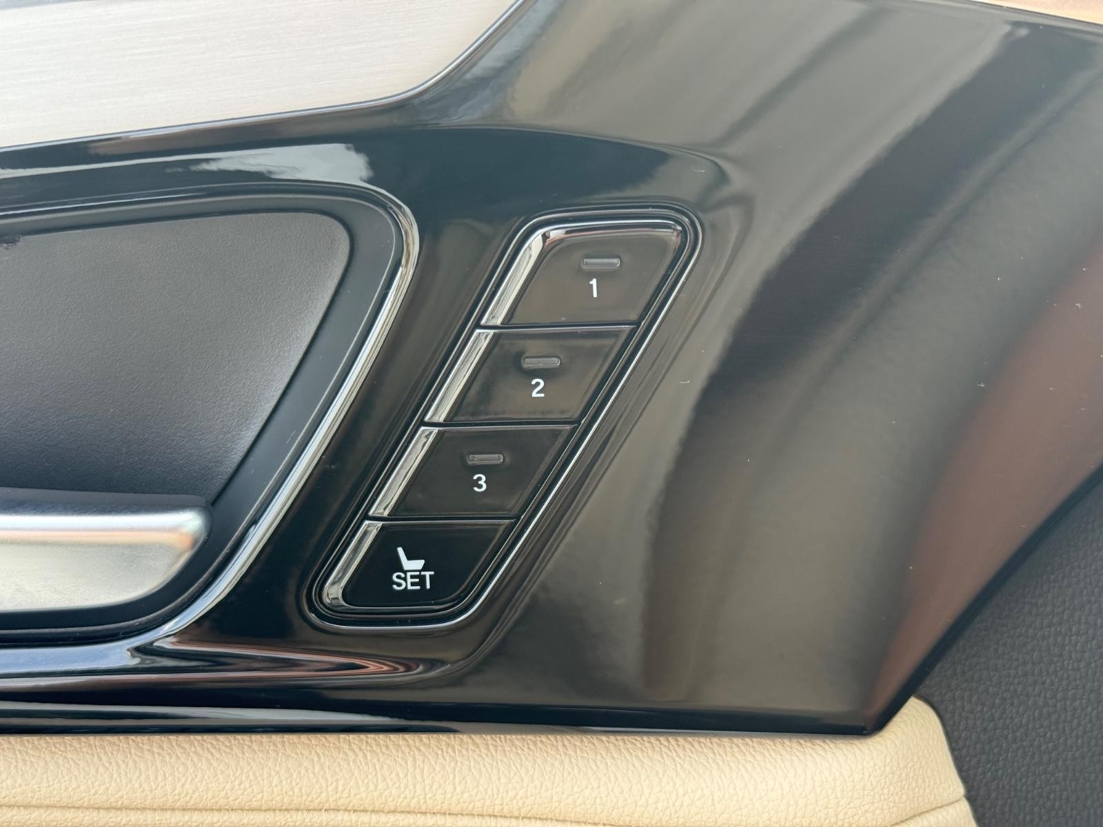 Acura MDX Vehicle Image 16