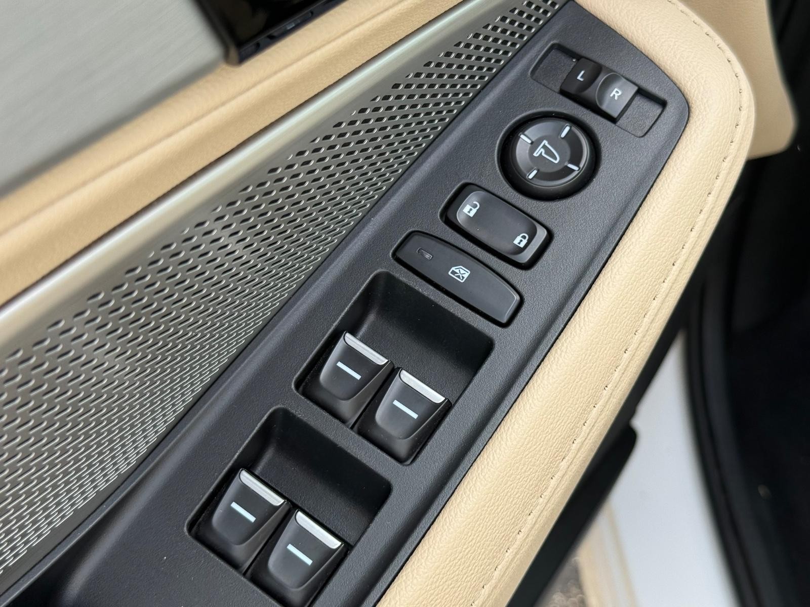 Acura MDX Vehicle Image 22